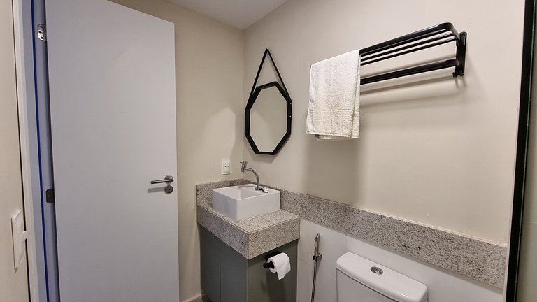 Apto DELUX Carneiros frete Mar 50m Praia #109