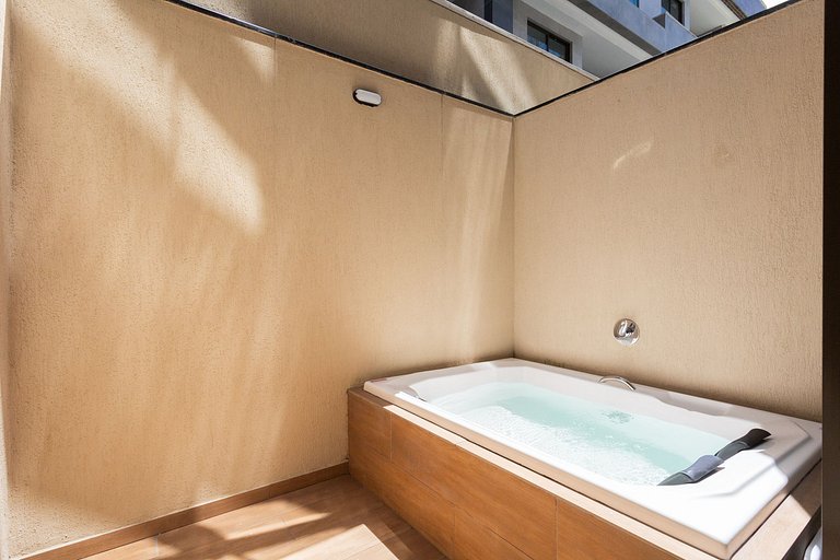 Apto com jacuzzi privativa no coração de Porto#018